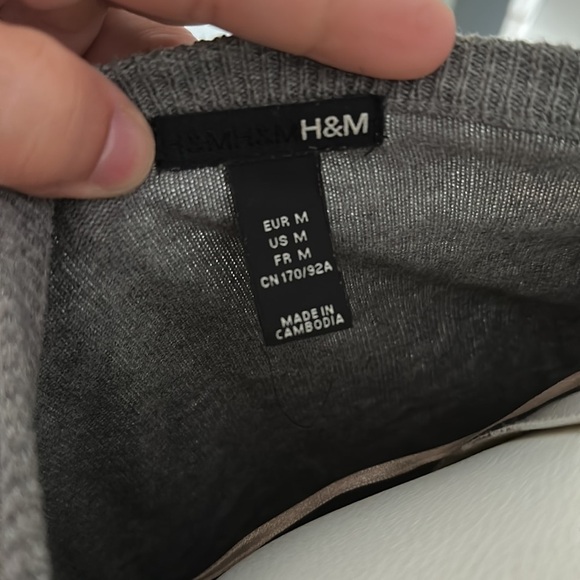 H&M Sweater - Picture 4 of 4